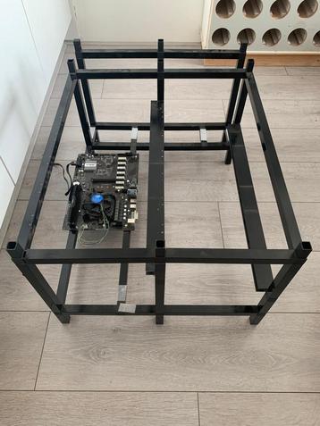 Grote Mining Rack zonder moederbord beschikbaar voor biedingen
