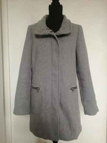 Grijze Bershka jas - Maat 36 beschikbaar voor biedingen