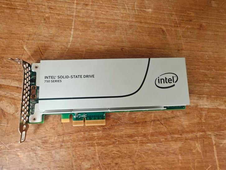 Intel 750 Series 1.2TB PCie NVMe SSD, Computers en Software, Harde schijven, Zo goed als nieuw, Desktop, Intern, SSD, Overige aansluitingen