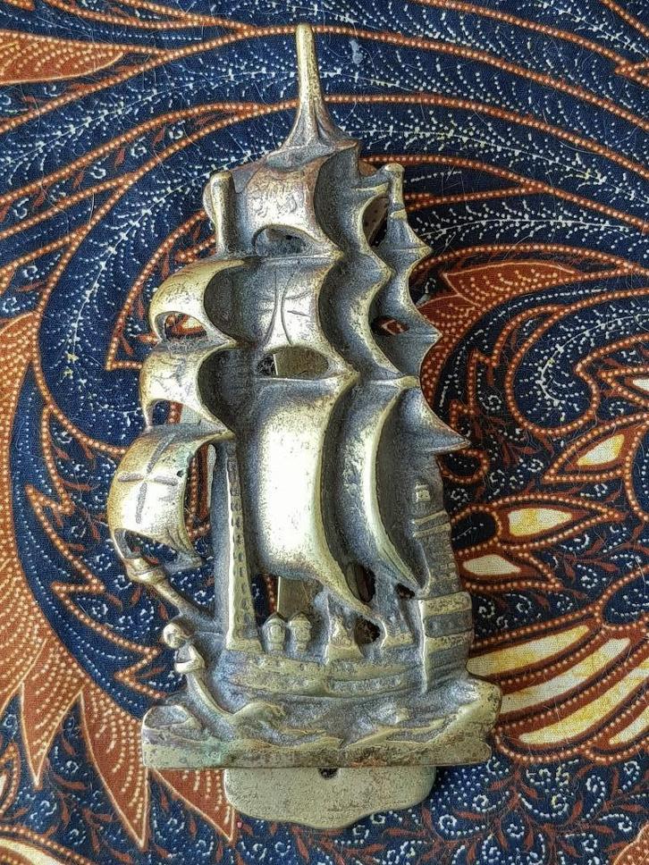 Mooie antieke Engelse deurklopper met een zeilschip 17,5 cm., Antiek en Kunst, Antiek | Koper en Brons, Koper, Ophalen of Verzenden