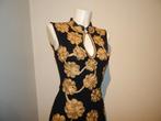 Hunza zwarte chique jurk gouden stiksels bloemen S, Verzenden, Zwart, Zo goed als nieuw, Knielengte