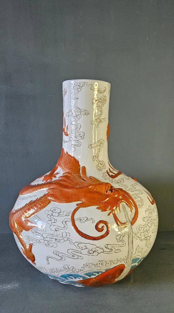 Een Famille Rose porseleinen Tianqiuping-vaas met kapper, Antiek en Kunst, Antiek | Porselein, Ophalen