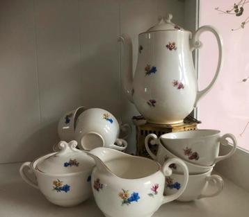 Koffieservies Petrus Regout model Boudewijn beschikbaar voor biedingen