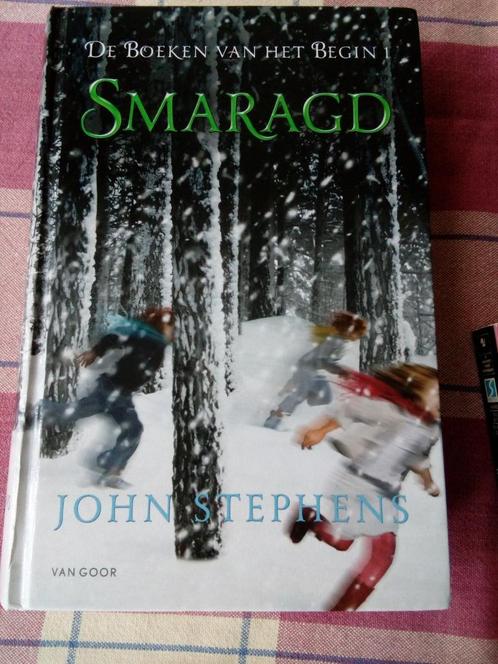 John stephens:boeken van het begin deel 1:smaragd.hardcover, Boeken, Avontuur en Actie, Gelezen, Ophalen