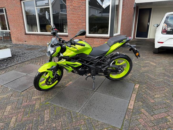 Benelli bn125 A1 motor, Motoren, Motoren | Benelli, Particulier, Naked bike, 11 kW of minder, 1 cilinder, Minimaal motorrijbewijs A1