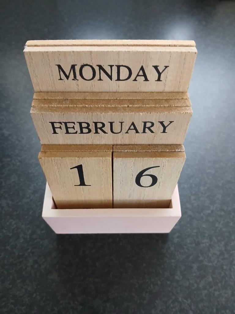 Mooie houten manuele kalender., Diversen, Kalenders, Ophalen, Maandkalender, Zo goed als nieuw