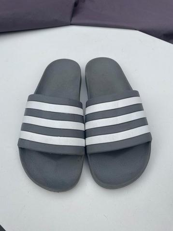 Adidas badslippers, maat 7  maat 39 beschikbaar voor biedingen