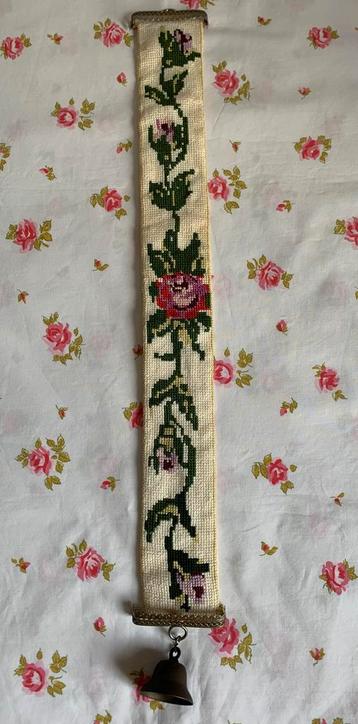 Brocante schellekoord met bel bloemen beschikbaar voor biedingen