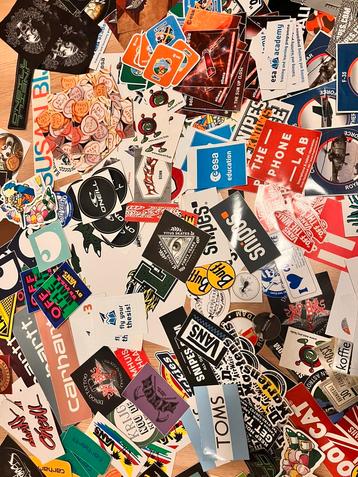 Héél veel stickers beschikbaar voor biedingen