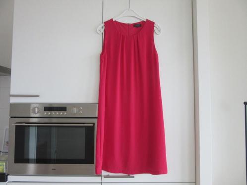JURK mouwloos maat 40 NIEUW, Kleding | Dames, Jurken, Nieuw, Maat 38/40 (M), Rood, Knielengte, Ophalen of Verzenden