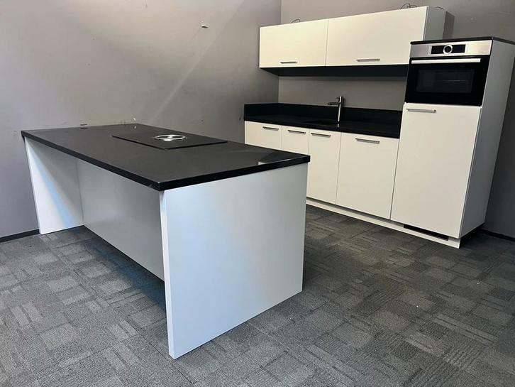 Zeer mooie moderne keuken met kookeiland met Bora., Huis en Inrichting, Keuken | Complete keukens, Zo goed als nieuw, Overige typen