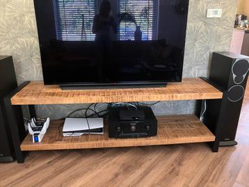 Houten Tv Meubel met Metalen Frame beschikbaar voor biedingen