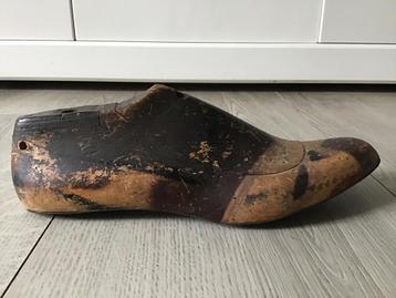 Antieke schoenmal van hout met metaal maat 10 beschikbaar voor biedingen