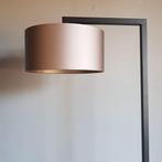 Stijlvolle stoere vloerlamp natuurstenen voet, Huis en Inrichting, Lampen | Vloerlampen, Ophalen, Stijlvol, Nieuw, Metaal