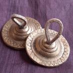 Boeddhisme Tibet Nepal: Twee Gebedsbelletjes, Antiek en Kunst, Antiek | Koper en Brons, Verzenden