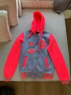 Vest maat L grijs met neon roze Mauwen, Kleding | Dames, Truien en Vesten, Ophalen, Maat 42/44 (L), Gedragen, RMB