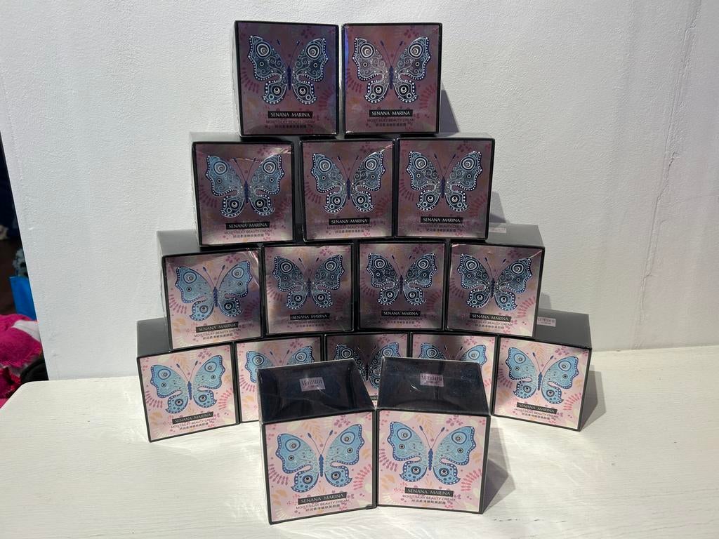 Moist Silky Beauty Cream - Nieuw!, Overige kleuren, Gehele gezicht, Nieuw, Ophalen of Verzenden