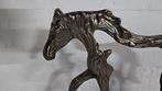 EEN ALUMINIUM SCULPTUUR VAN EEN PAARD / pony, Ophalen of Verzenden, Nieuw, Paard, Beeldje of Figuurtje