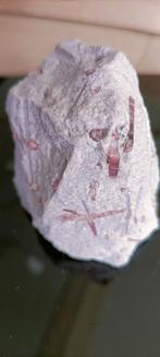 Rubelliet (rose toermalijn )met lepidoliet usa, Verzamelen, Mineralen en Fossielen, Ophalen of Verzenden, Mineraal