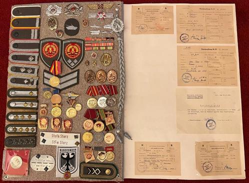 DDR Unieke Nalatenschap Album Oorkondes Fahnenträger Panzer, Verzamelen, Militaria | Algemeen, Landmacht, Lintje, Medaille of Wings