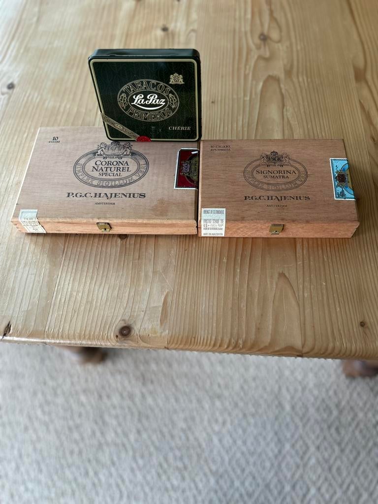 2 OUDE SIGARENKISTJES,BLIKJE,SIGAREN-/TABAKSPOT, Verzamelen, Rookartikelen, Aanstekers en Luciferdoosjes, Gebruikt, Tabaksdoos of Verpakking