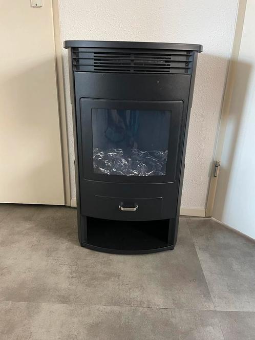Zwarte sfeervolle en praktische elektrische kachel., Huis en Inrichting, Kachels, Zo goed als nieuw, Vrijstaand, Overige soorten