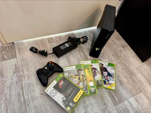 Xbox 360 Slim 250GB met games, Spelcomputers en Games, Spelcomputers | Xbox 360, Gebruikt, 250 GB, 360 S, Met 1 controller, Met games