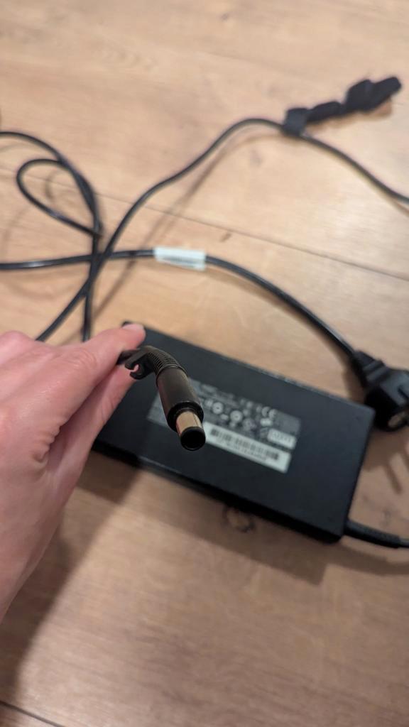 HP-oplader 150W Type ADP-150VB B, Computers en Software, Laptop-opladers, Zo goed als nieuw, Ophalen of Verzenden