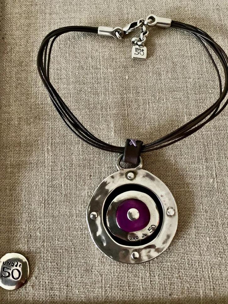 Uno de 50 ketting (8) met leer en paars, Sieraden, Tassen en Uiterlijk, Kettingen, Nieuw, Overige materialen, Zilver, Met hanger