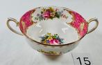 Royal Albert Lady Carlyle Bouillon Cup Vintage, Ophalen of Verzenden, Zo goed als nieuw, Porselein, Kop en/of schotel