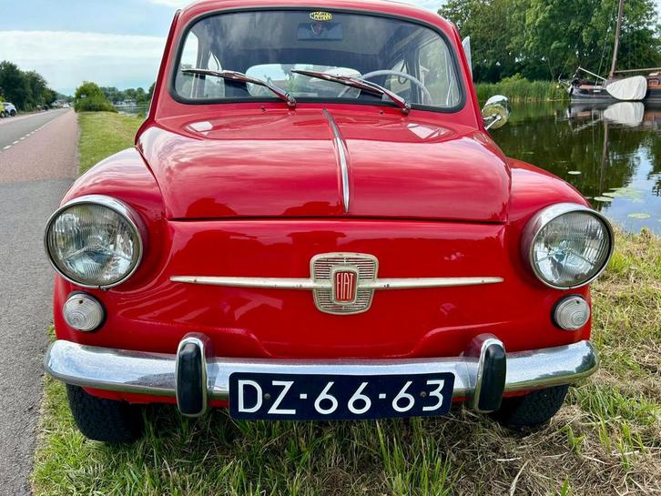 Rode Fiat 600 (1972) in concours-staat, Auto's, Oldtimers, Particulier, Benzine, Sedan, Geïmporteerd, Rood, Ophalen of Verzenden