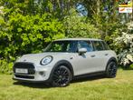 Mini Mini 1.5 Cooper 5-drs Navigatie Black-Line, Voorwielaandrijving, Gebruikt, Zwart, Parkeersensor