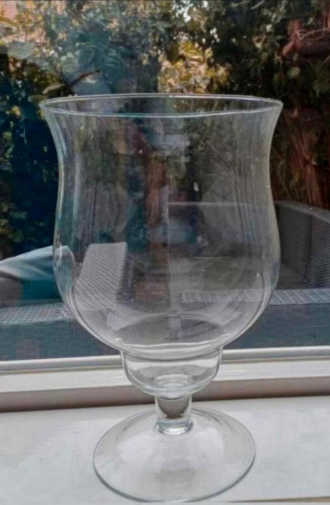 Hoge glazen vaas op voet poot bokaal  32,5 cm hoog, Huis en Inrichting, Woonaccessoires | Vazen, Zo goed als nieuw, Overige kleuren