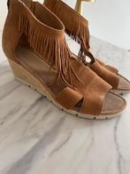 Bruine sleehak sandalen met franjes, Kleding | Dames, Schoenen, Ophalen of Verzenden, Gedragen, Bruin, Sandalen of Muiltjes