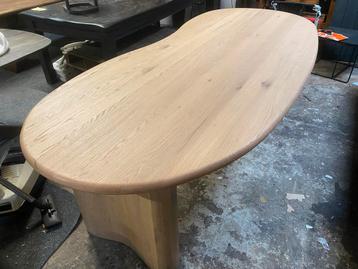 Massief Eiken Tafel - Organische Vorm 250 cm beschikbaar voor biedingen