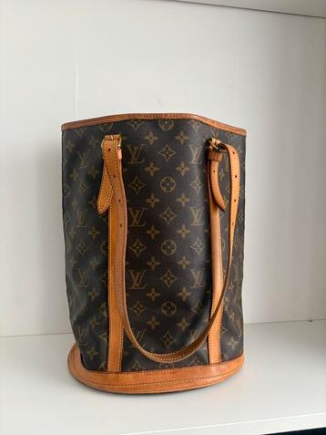 Louis Vuitton Monogram Bucket GM beschikbaar voor biedingen