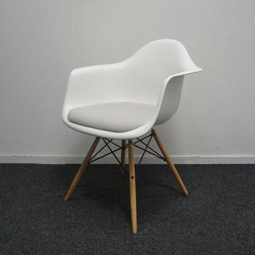 Vitra Eames DAW Design Stoelen | Wit | Hout | Kunststof beschikbaar voor biedingen