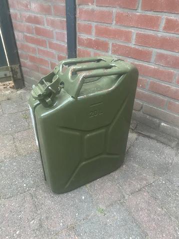 Metalen leger jerry can beschikbaar voor biedingen