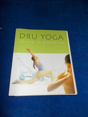 Dru Yoga Boek  Stilte in Beweging. beschikbaar voor biedingen