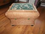 Rotan poef met opbergruimte brocante 59cm-45cm 40cm hoog, Ophalen, Minder dan 50 cm, Gebruikt, 50 tot 75 cm
