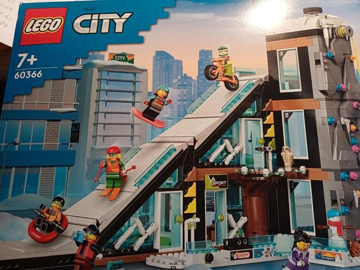 Lego City 60366 Ski en Klimcentrum -NIEUW en ONGEOPEND-, Kinderen en Baby's, Speelgoed | Duplo en Lego, Nieuw, Lego, Complete set
