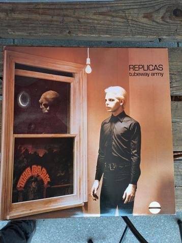Replicas van Tubeway Army met poster  beschikbaar voor biedingen