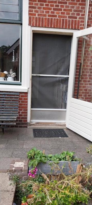 Hordeur met schopplaat  beschikbaar voor biedingen
