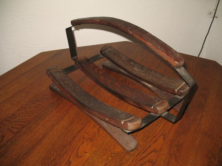Kranten Lectuur Bak Hout/Metaal Brutalisme  Vintage, Huis en Inrichting, Woonaccessoires | Krantenbakken en Lectuurbakken, Gebruikt