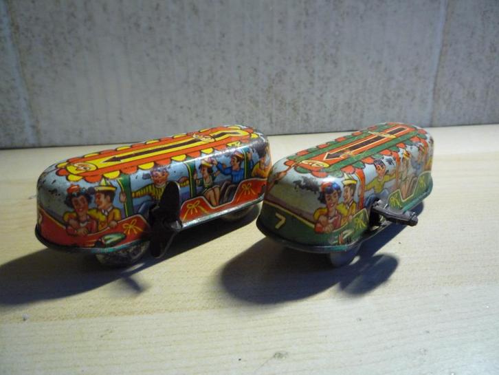 2  blikken Technofix treintjes rood en groen nr. 7, Antiek en Kunst, Antiek | Speelgoed, Ophalen of Verzenden