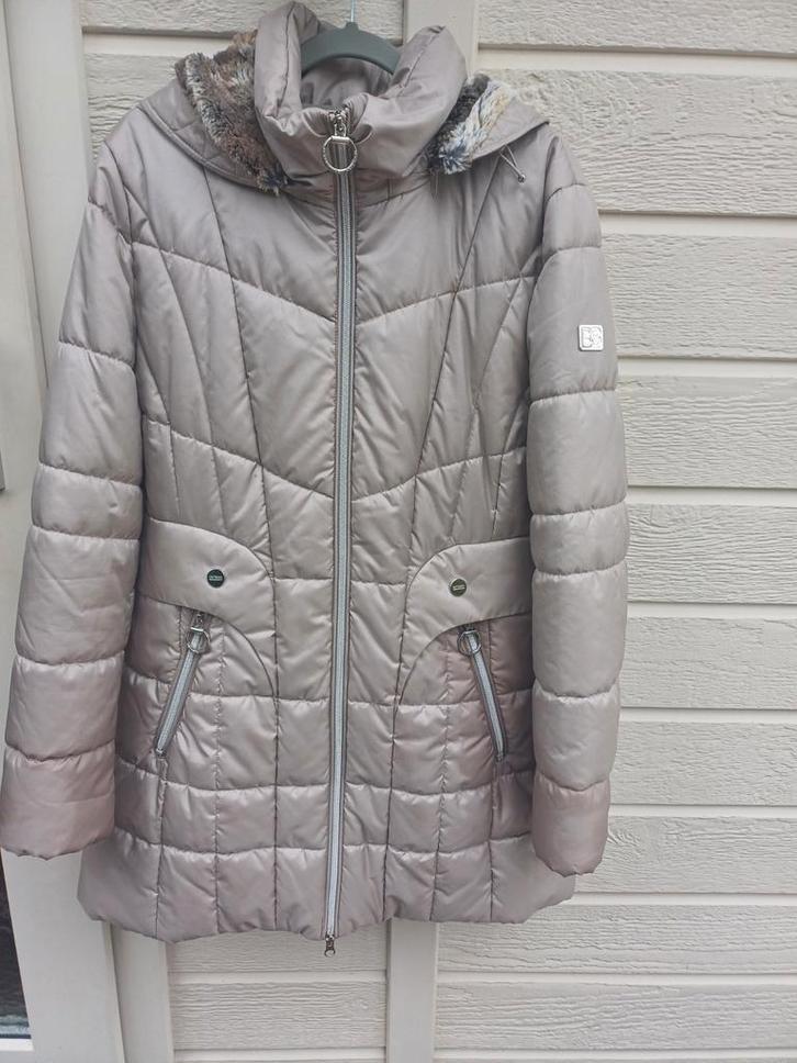 Prachtige mooie jas,merk Betty Barclay., Kleding | Dames, Jassen | Winter, Zo goed als nieuw, Maat 38/40 (M), Beige, Ophalen of Verzenden