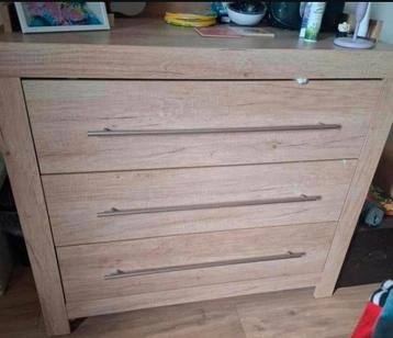 COMMODE EN LEDIKANT beschikbaar voor biedingen