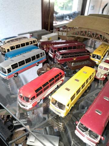 modelauto /bus /vrachtauto voor bij de trein beschikbaar voor biedingen