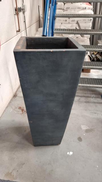 Hoge plantenbakken 2 stuks! – 97 cm hoog – bieden beschikbaar voor biedingen