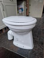 Toiletpot met achter uitlaat en stortbak., Ophalen of Verzenden, Gebruikt, Koper, Toilet